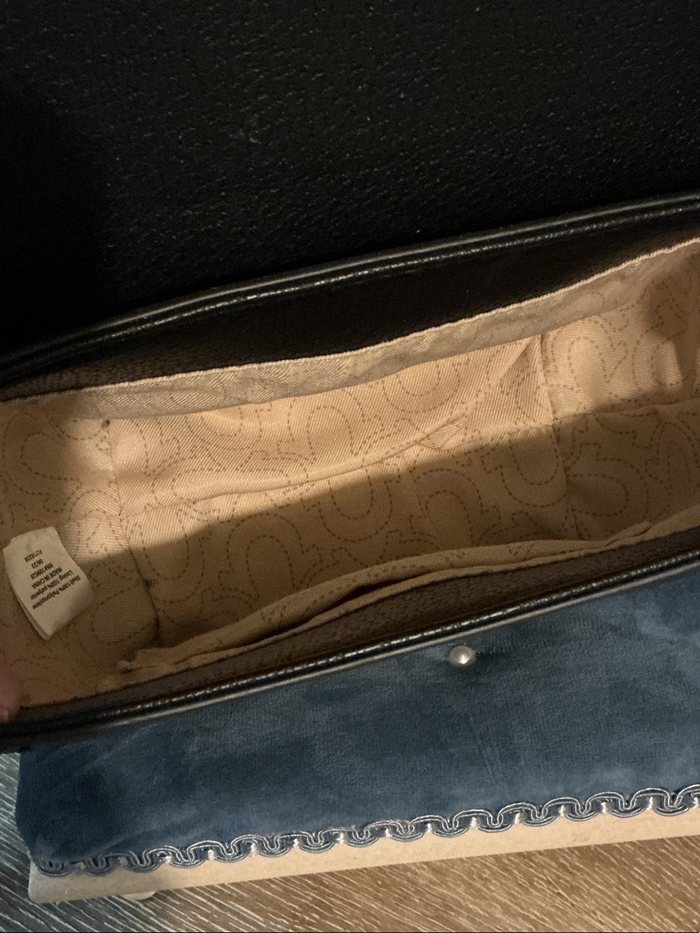 True Religion Mini Flap Crossbody Black with Gold Logo Horseshoe Emblem EUC - Picture 6 of 7